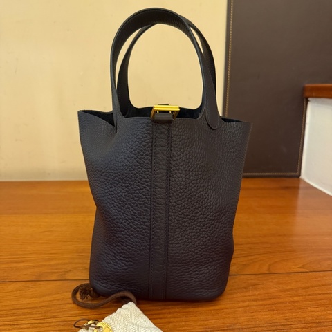 Hermes picotin18菜籃子 超像黑色的深藍色配金🖤🖤🖤🖤😍