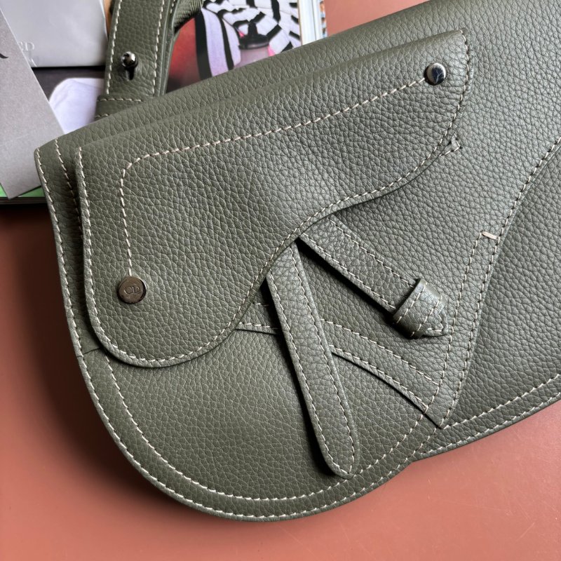 ::Christian Dior:: Saddle Pouch 墨綠色皮革馬鞍包 胸口包 側背包-3