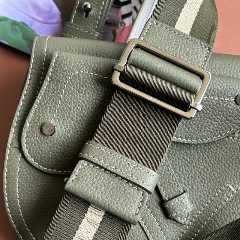 ::Christian Dior:: Saddle Pouch 墨綠色皮革馬鞍包 胸口包 側背包-6