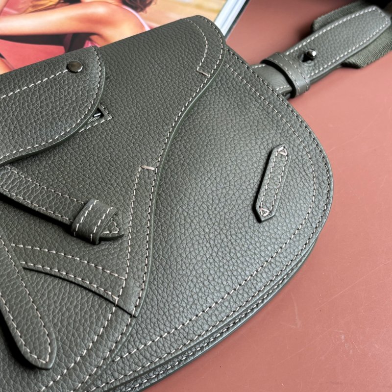 ::Christian Dior:: Saddle Pouch 墨綠色皮革馬鞍包 胸口包 側背包-8