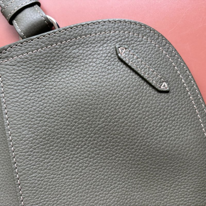 ::Christian Dior:: Saddle Pouch 墨綠色皮革馬鞍包 胸口包 側背包-21