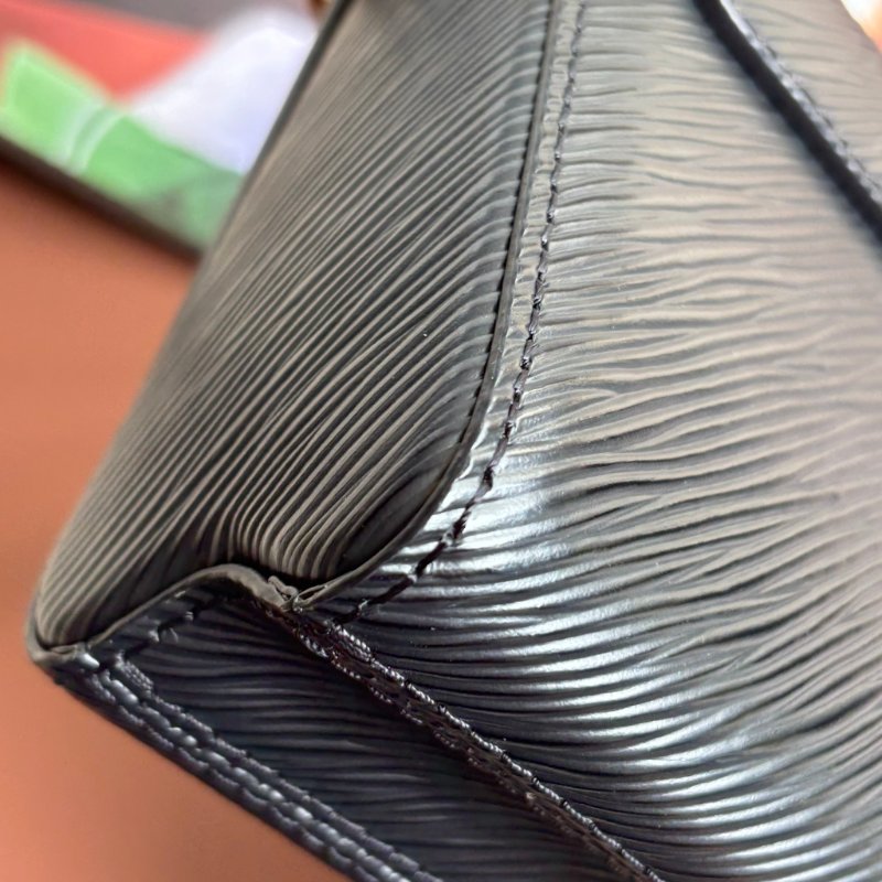 ::LOUIS VUITTON:: LV Twist 黑色EPI皮革金旋轉釦手提兩用包-11