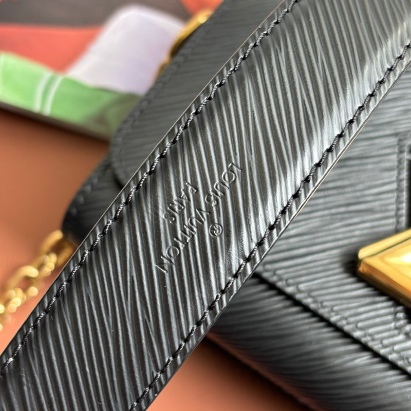 ::LOUIS VUITTON:: LV Twist 黑色EPI皮革金旋轉釦手提兩用包-13