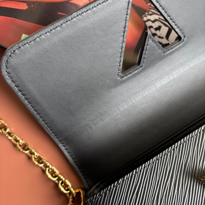::LOUIS VUITTON:: LV Twist 黑色EPI皮革金旋轉釦手提兩用包-18