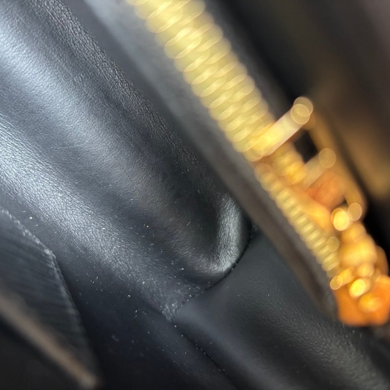 ::LOUIS VUITTON:: LV Twist 黑色EPI皮革金旋轉釦手提兩用包-21
