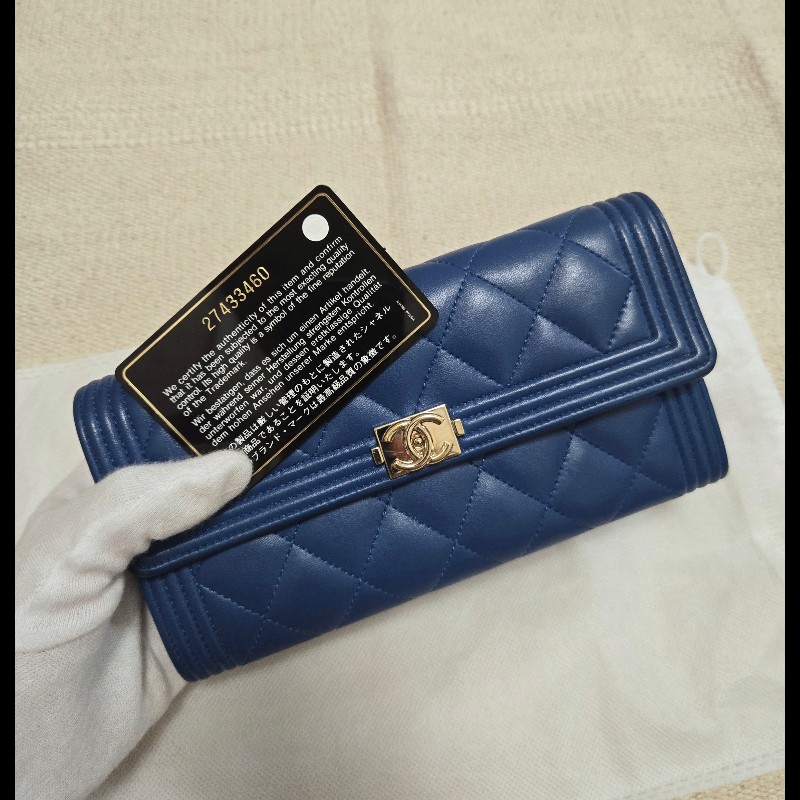 Chanel 香奈兒 藍色 boy淡金釦發財長夾 掀蓋長夾-1