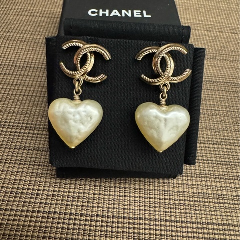 CHANEL 愛心吊飾耳釘
