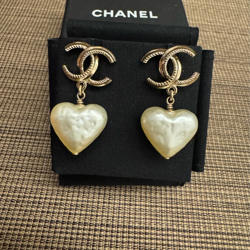 CHANEL 愛心吊飾耳釘-0