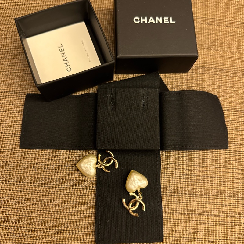 CHANEL 愛心吊飾耳釘-4