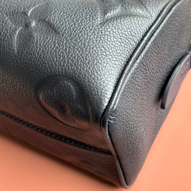 ::LOUIS VUITTON:: LV M58953 Speedy Bandoulière 20 黑色壓紋波士頓手提斜背包-8