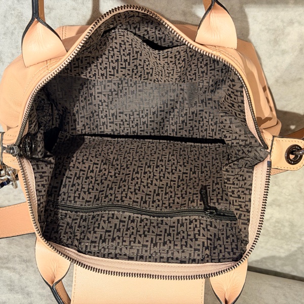 溫柔感滿分 🌸 Longchamp Le Pliage小羊皮摺疊包-8