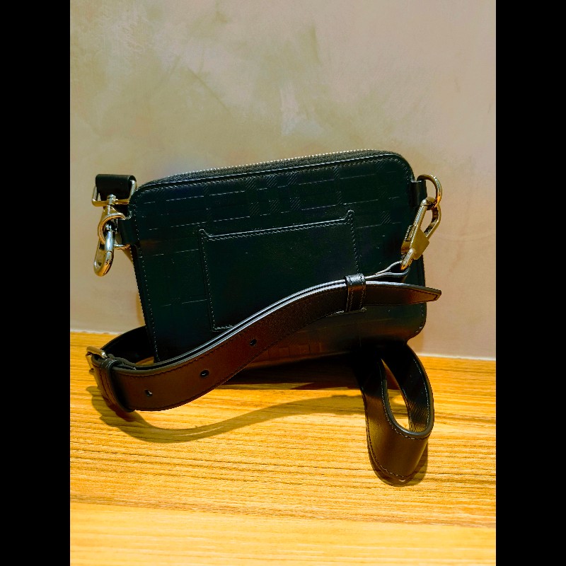 經典壓紋皮革小型斜背包（Camera Bag / Crossbody 類型）-3