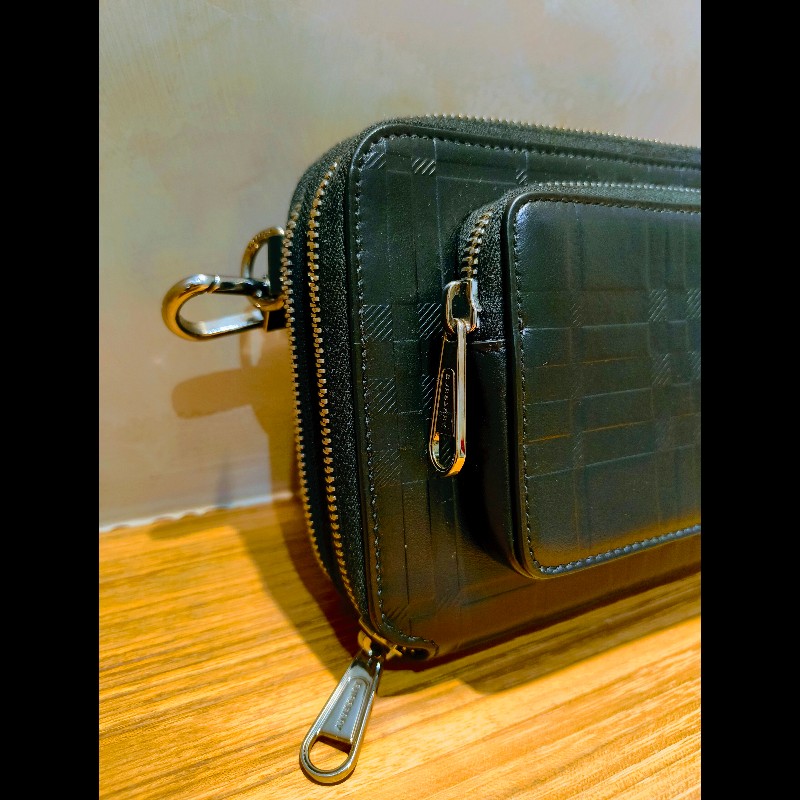 經典壓紋皮革小型斜背包（Camera Bag / Crossbody 類型）-7