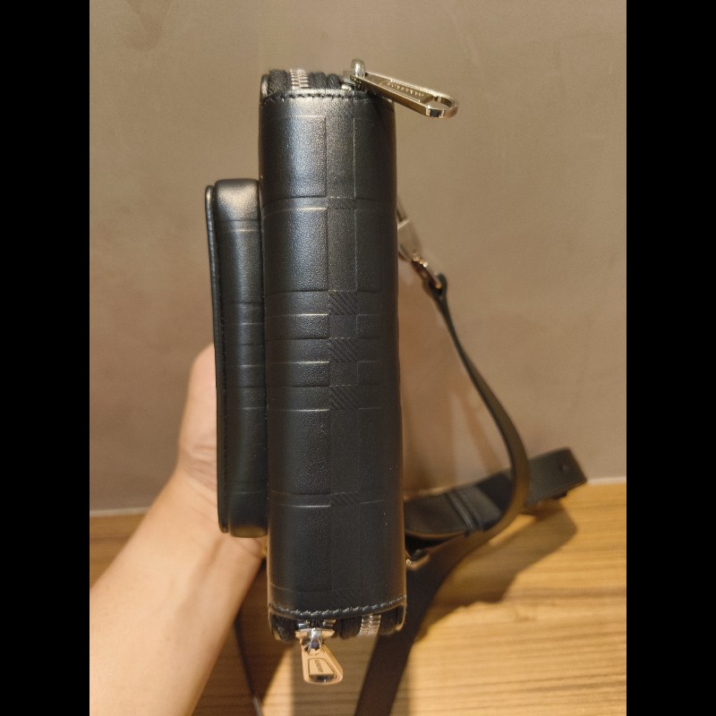 經典壓紋皮革小型斜背包（Camera Bag / Crossbody 類型）-17