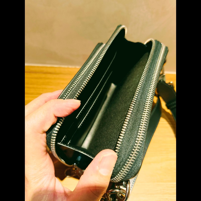 經典壓紋皮革小型斜背包（Camera Bag / Crossbody 類型）-18