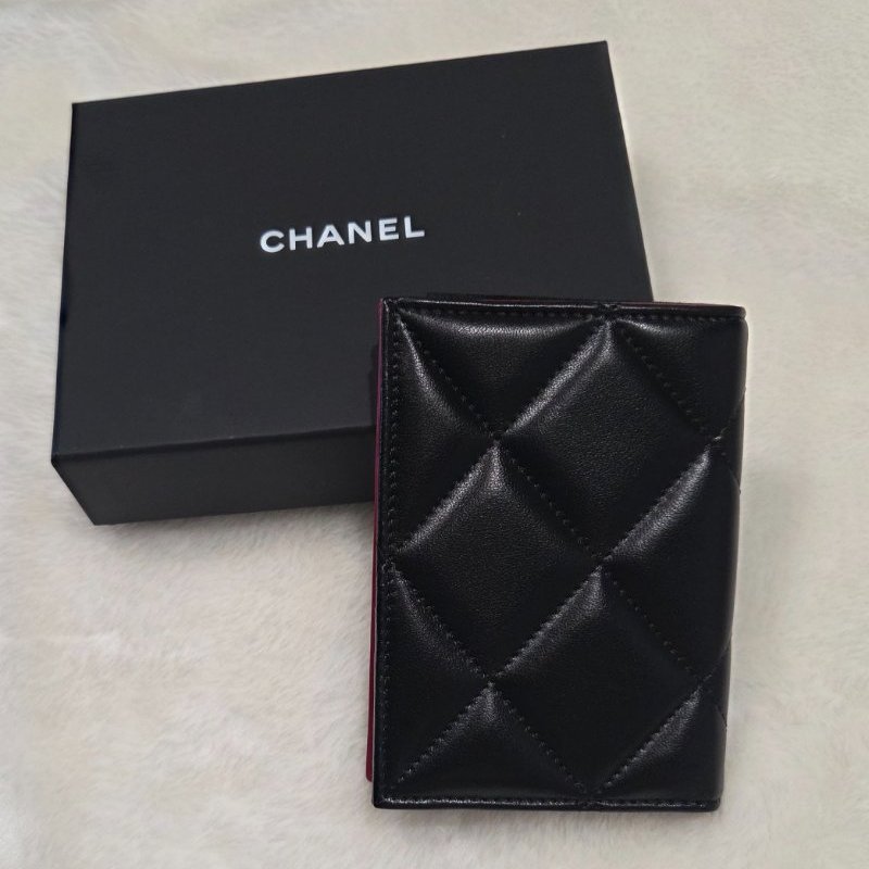 禮物～ Chanel香奈兒19系列黑金皮穿鍊雙C logo護照夾/ 證件夾/ 卡夾/ 卡包-2