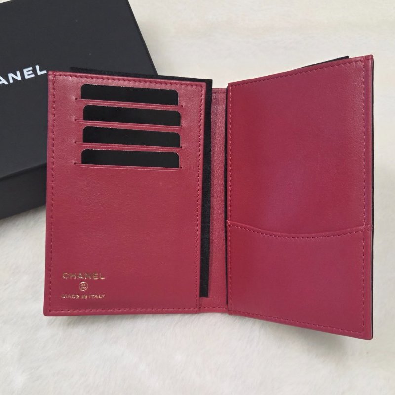 禮物～ Chanel香奈兒19系列黑金皮穿鍊雙C logo護照夾/ 證件夾/ 卡夾/ 卡包-9