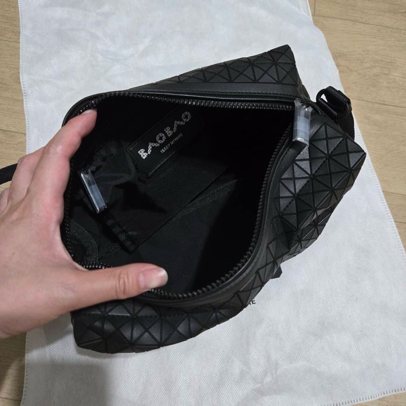 Issey Miyake 三宅一生 BaoBao KURO系列 馬鞍包 霧黑色 超稀有款-2