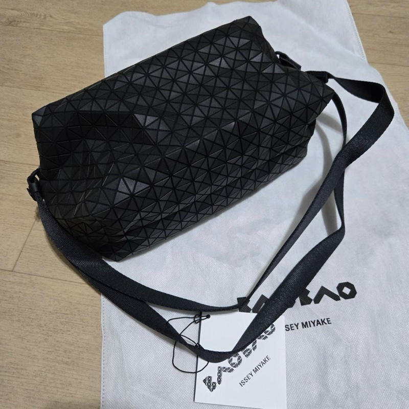 Issey Miyake 三宅一生 BaoBao KURO系列 馬鞍包 霧黑色 超稀有款-3