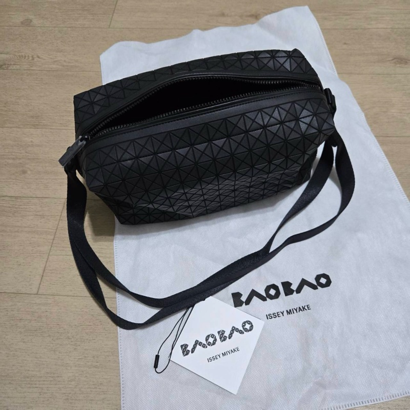 Issey Miyake 三宅一生 BaoBao KURO系列 馬鞍包 霧黑色 超稀有款-4