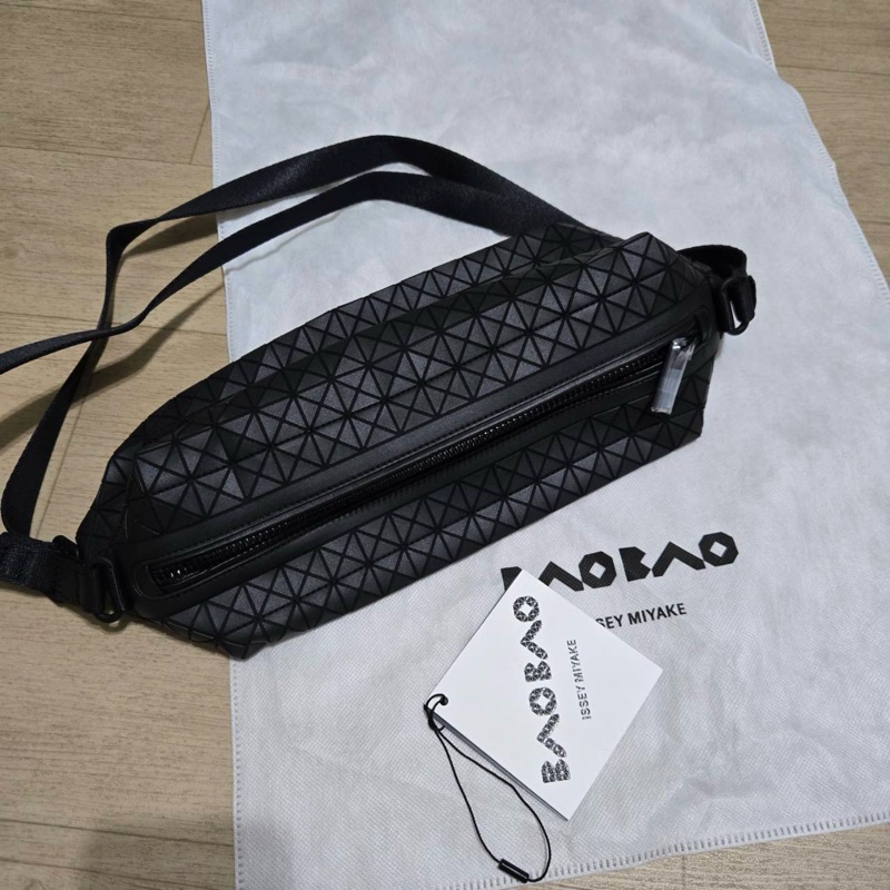 Issey Miyake 三宅一生 BaoBao KURO系列 馬鞍包 霧黑色 超稀有款-5