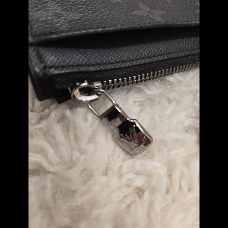 Louis Vuitton LV Eclipse M69533 帆布印花牛皮飾邊拉鍊卡夾零錢包-5