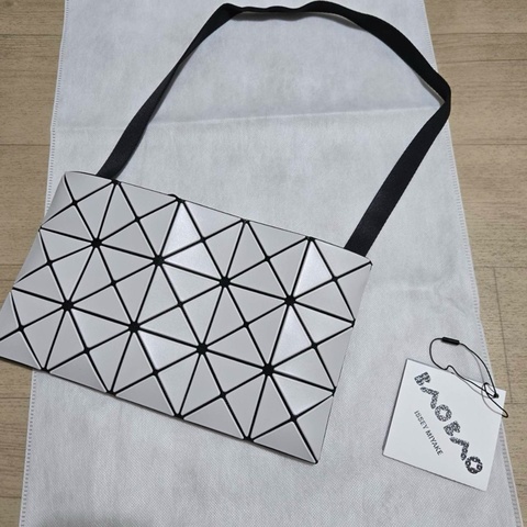 Issey Miyake 三宅一生 BaoBao 5x3大斜背包 灰白色 稀有款