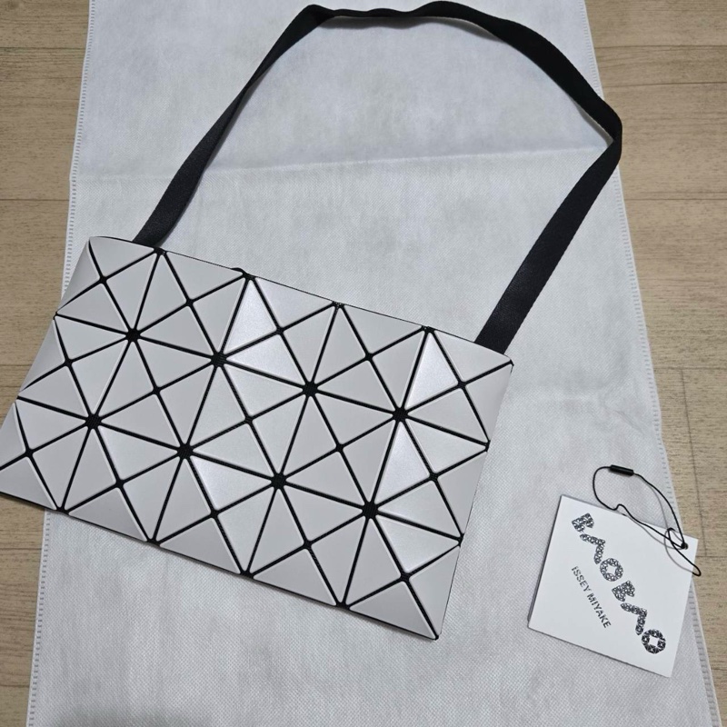 Issey Miyake 三宅一生 BaoBao 5x3大斜背包 灰白色 稀有款-0