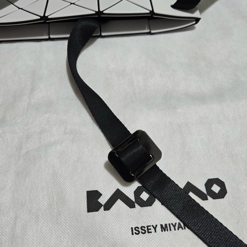Issey Miyake 三宅一生 BaoBao 5x3大斜背包 灰白色 稀有款-5