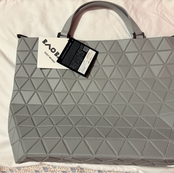 全新｜BAO BAO ISSEY MIYAKE CRYSTAL MATTE 淺灰托特包-6