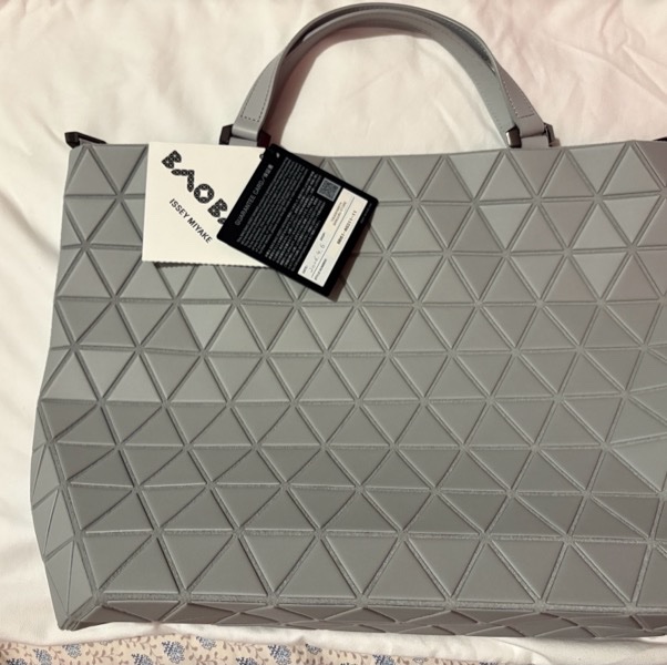 全新｜BAO BAO ISSEY MIYAKE CRYSTAL MATTE 淺灰托特包-2