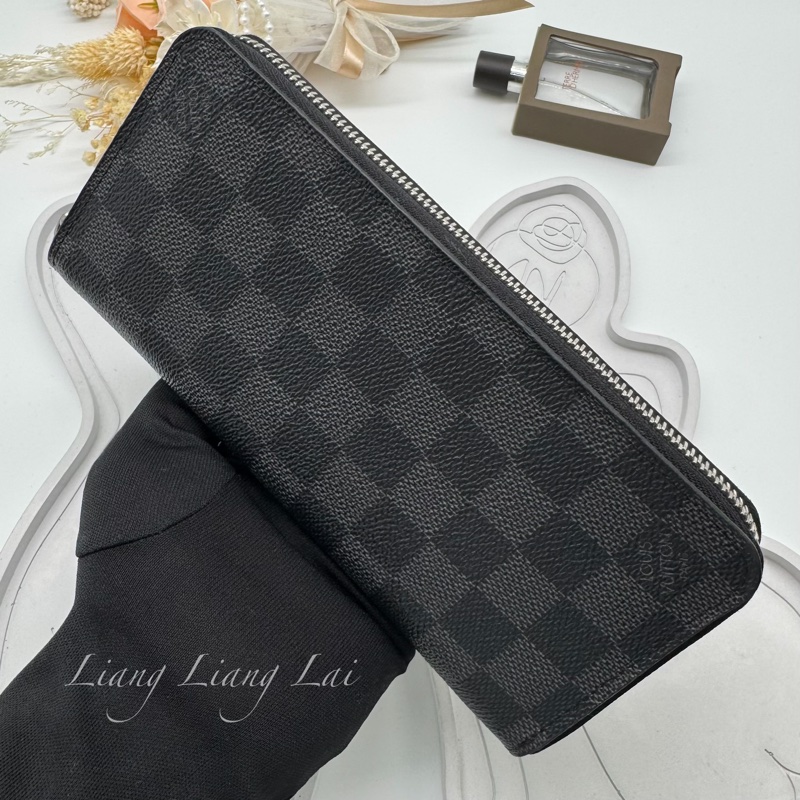 LOUIS VUITTON LV經典黑灰棋盤格拉鍊長夾-17