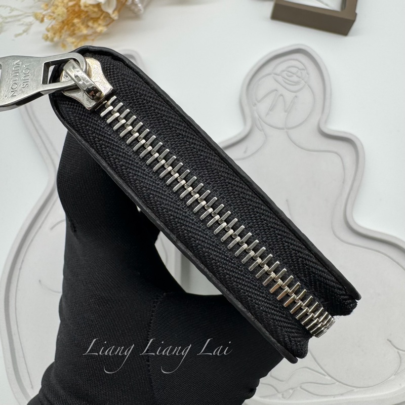 LOUIS VUITTON LV經典黑灰棋盤格拉鍊長夾-21
