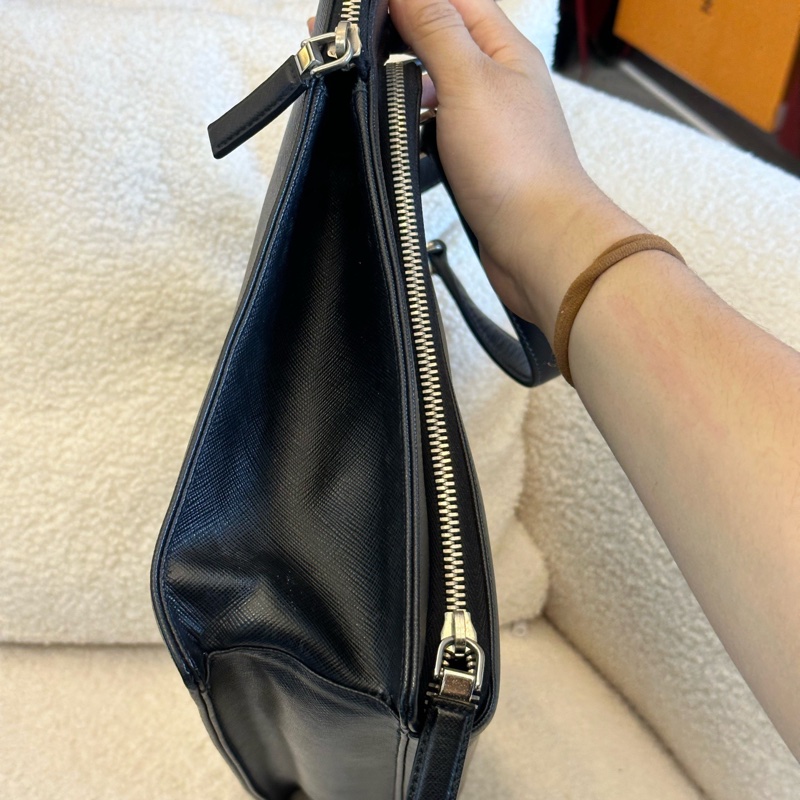 普拉達/Prada  黑色十字紋牛皮公文包手提包-6
