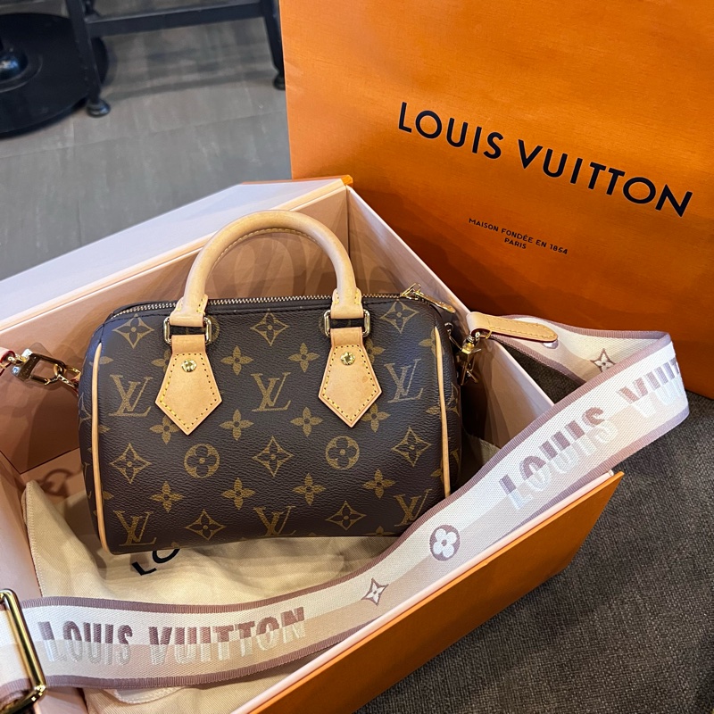 📢二手近新 Louis Vuitton LV Speedy Bandouliere 20奶茶色背帶波士頓包晶片款 正品-0