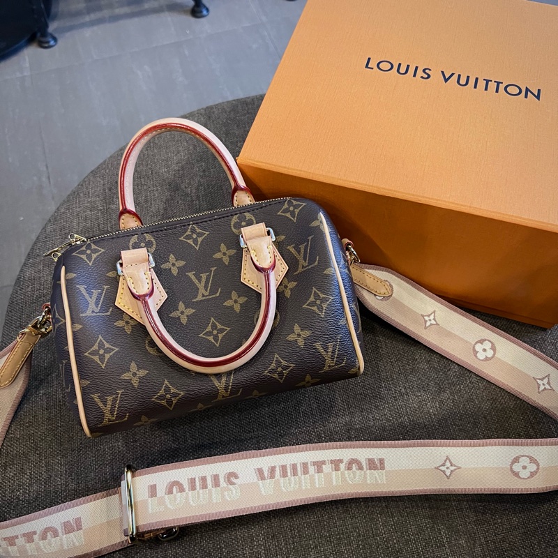 📢二手近新 Louis Vuitton LV Speedy Bandouliere 20奶茶色背帶波士頓包晶片款 正品-1