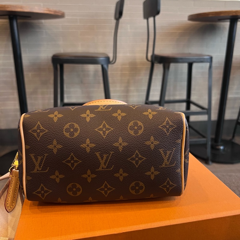 📢二手近新 Louis Vuitton LV Speedy Bandouliere 20奶茶色背帶波士頓包晶片款 正品-2