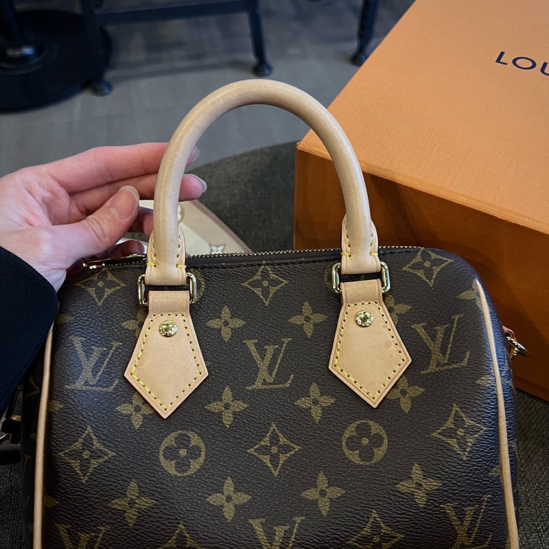 📢二手近新 Louis Vuitton LV Speedy Bandouliere 20奶茶色背帶波士頓包晶片款 正品-4