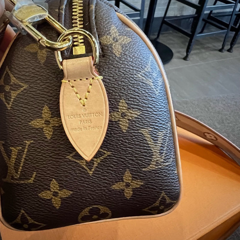 📢二手近新 Louis Vuitton LV Speedy Bandouliere 20奶茶色背帶波士頓包晶片款 正品-5