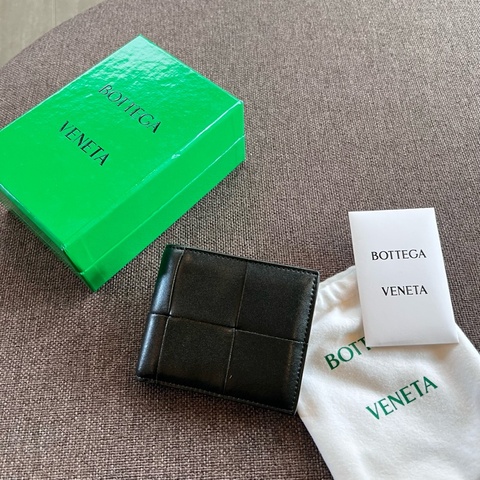 📢二手 經典耐用的低調高質感短夾🖤Bottega Veneta BV新款大格牛皮編織短夾 正品