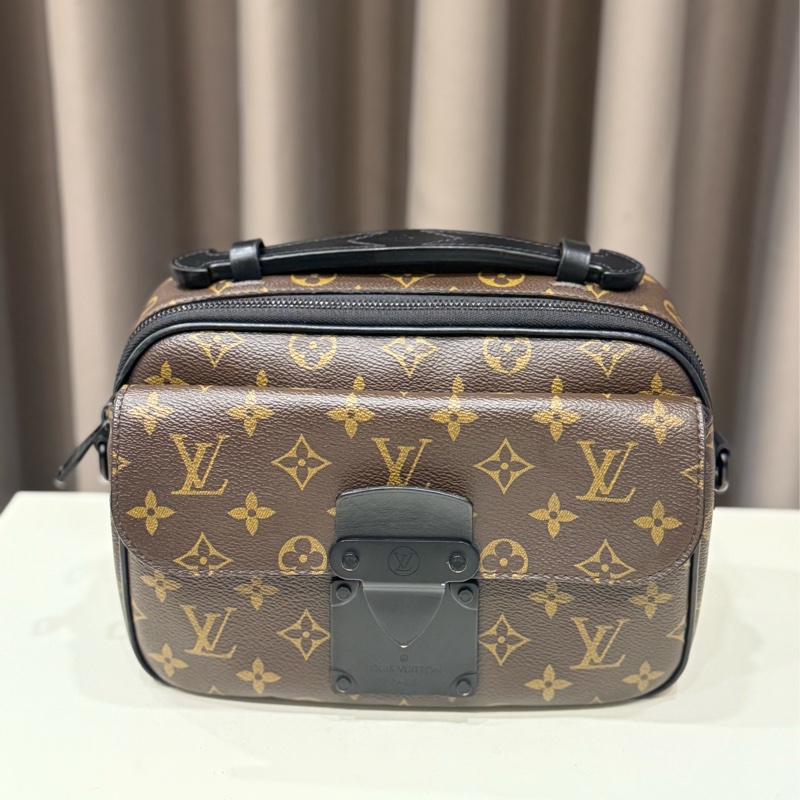 Louis vuitton路易威登 LV經典花紋拉鍊兩用斜背郵差包-0