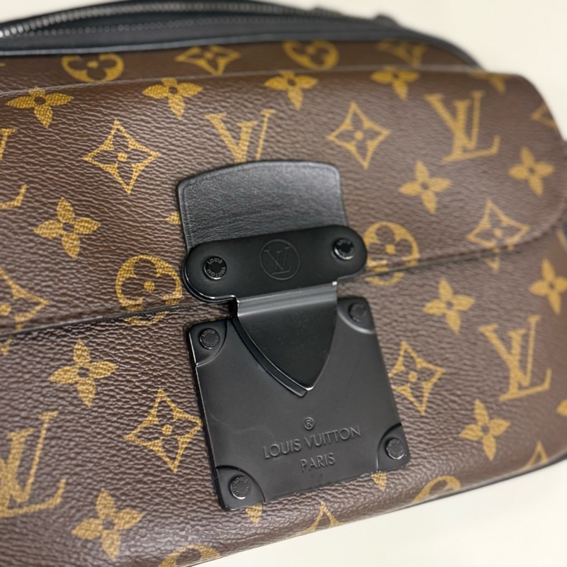 Louis vuitton路易威登 LV經典花紋拉鍊兩用斜背郵差包-5