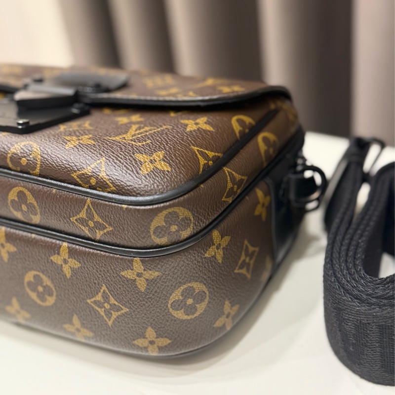 Louis vuitton路易威登 LV經典花紋拉鍊兩用斜背郵差包-7
