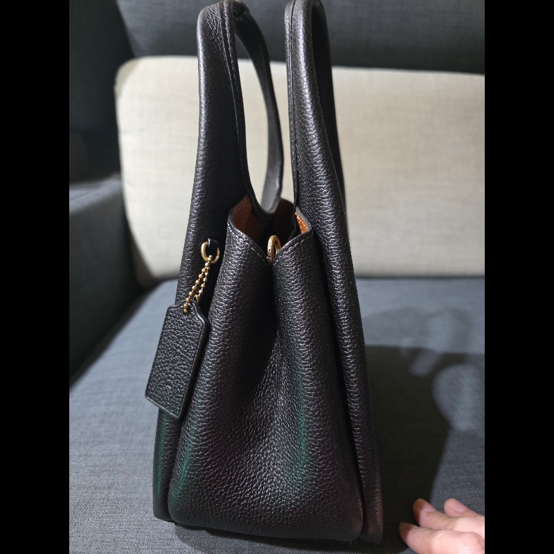 Coach Lana 23 黑色荔枝紋牛皮單肩包。-4