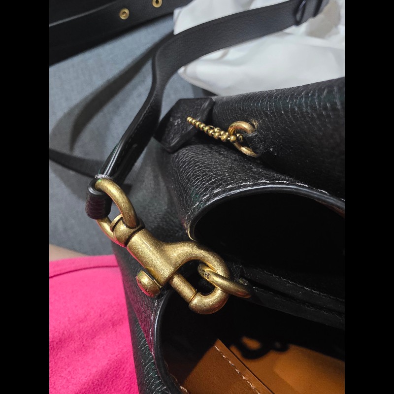 Coach Lana 23 黑色荔枝紋牛皮單肩包。-9