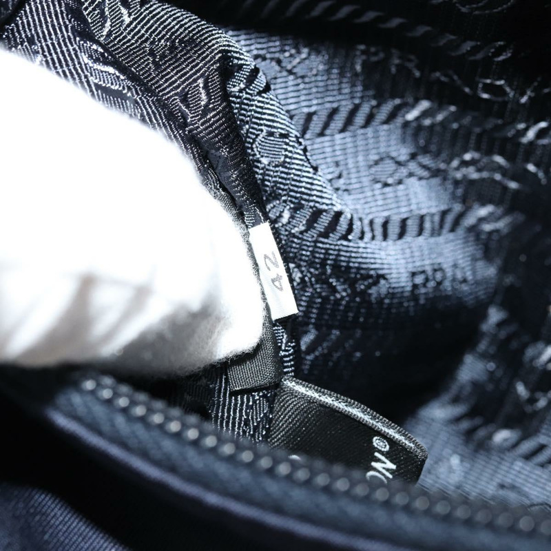 【日本直送】PRADA 復刻版尼龍海軍藍銀色手提包 正品 ka4069M-10