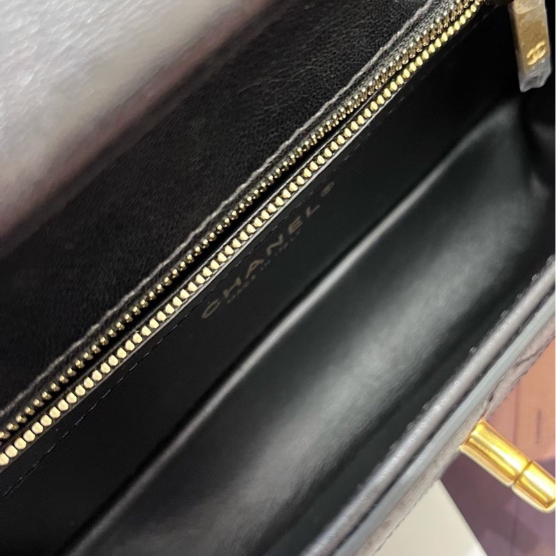 Chanel香奈兒黑金trendycc雙面黑金郵差包 29開有卡 底長23 52-5
