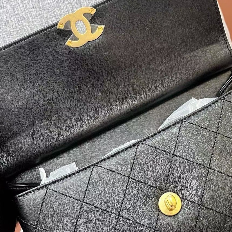 Chanel香奈兒黑金trendycc雙面黑金郵差包 29開有卡 底長23 52-6