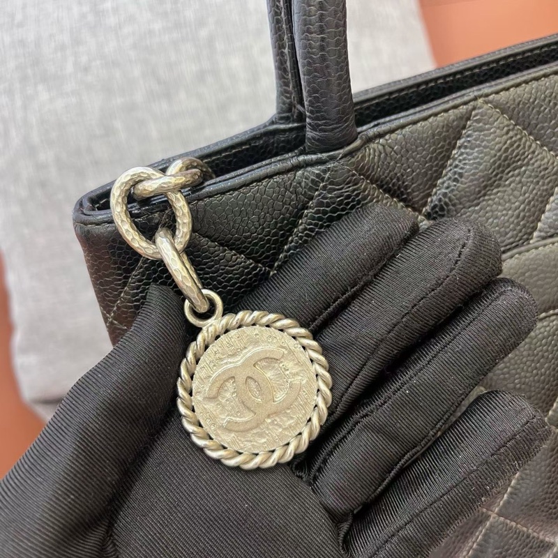 Chanel香奈兒黑銀魚子醬希爾頓 5開 沒配件-5
