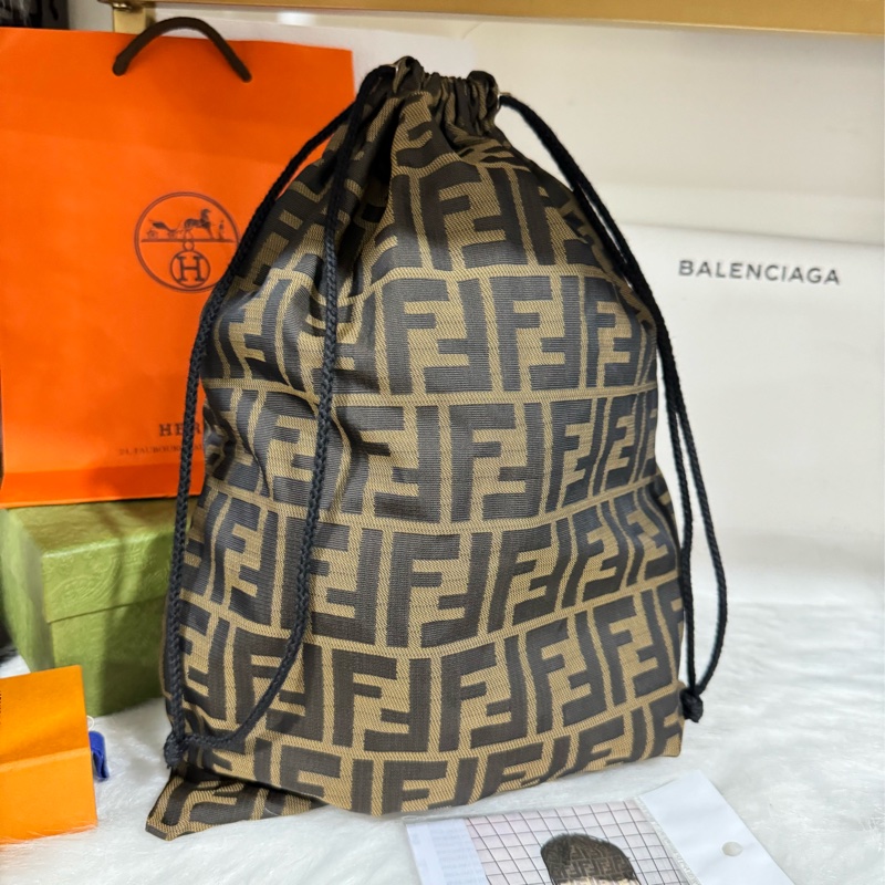 Fendi 手拿水桶-0